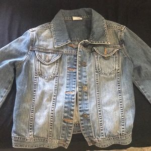 Jean Jacket. Converse.